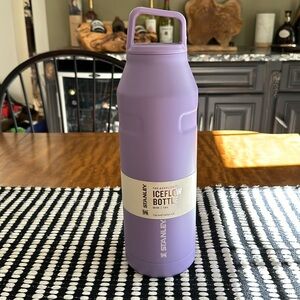 STANLEY ICEFLOW BOTTLE WITH CAP AND CARRY LID 50 OZ